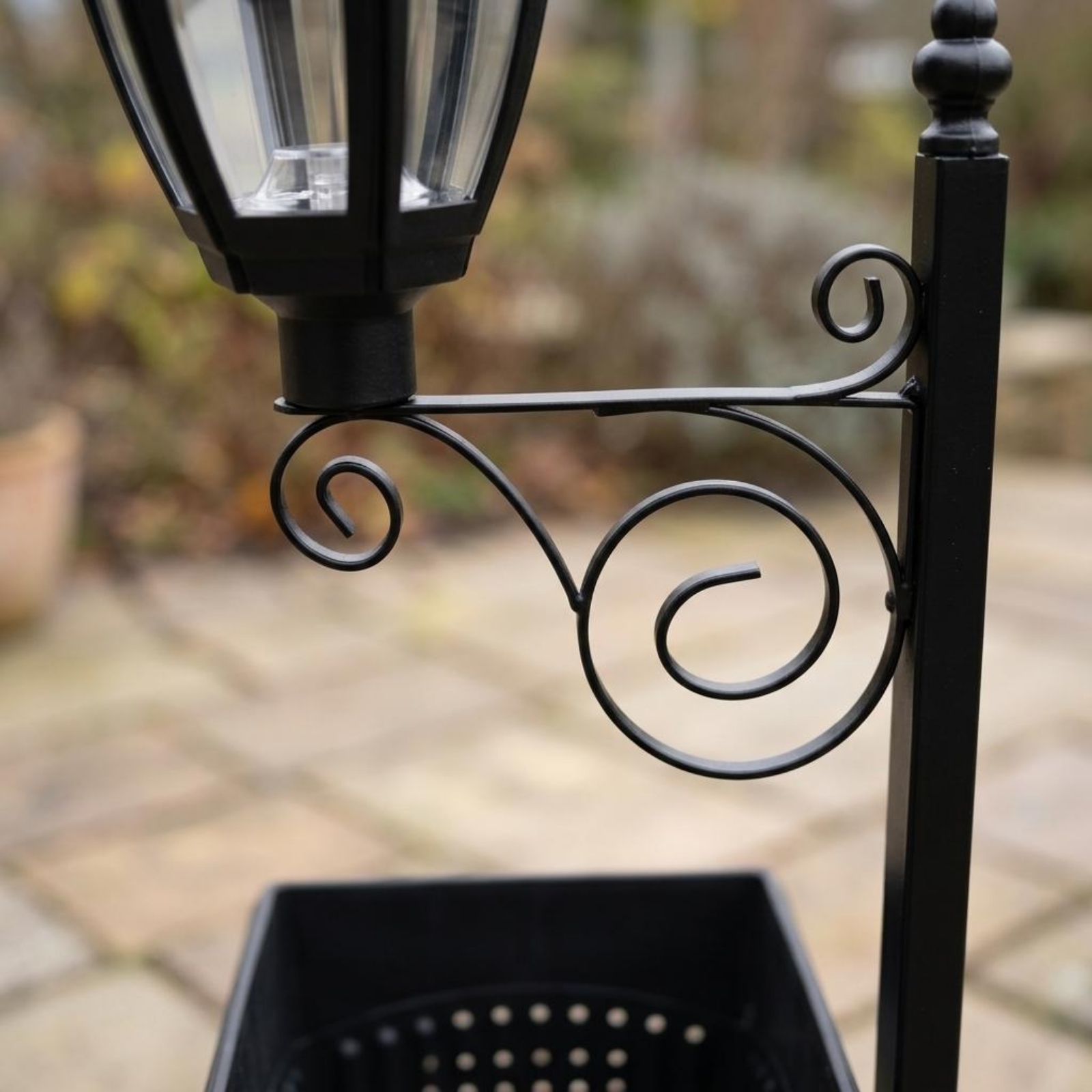 Outdoor Lighting Decoration - Lampu Pot Bunga Tenaga Surya Desain